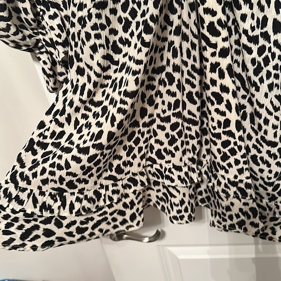 New with tags leopard print dress - Picture 2 of 4